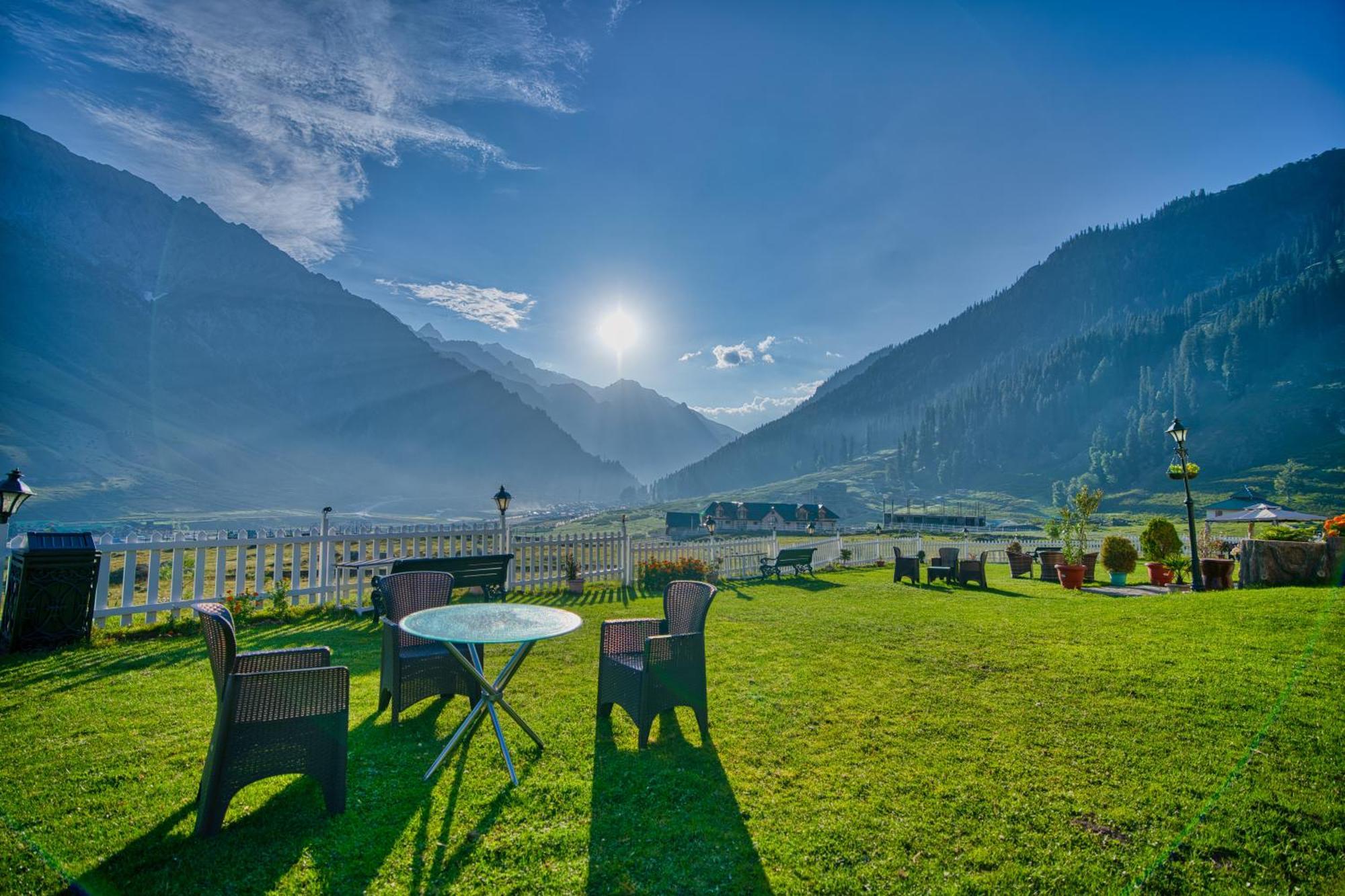 Golden Meadows Hotels & Resorts Sonāmarg Exterior foto