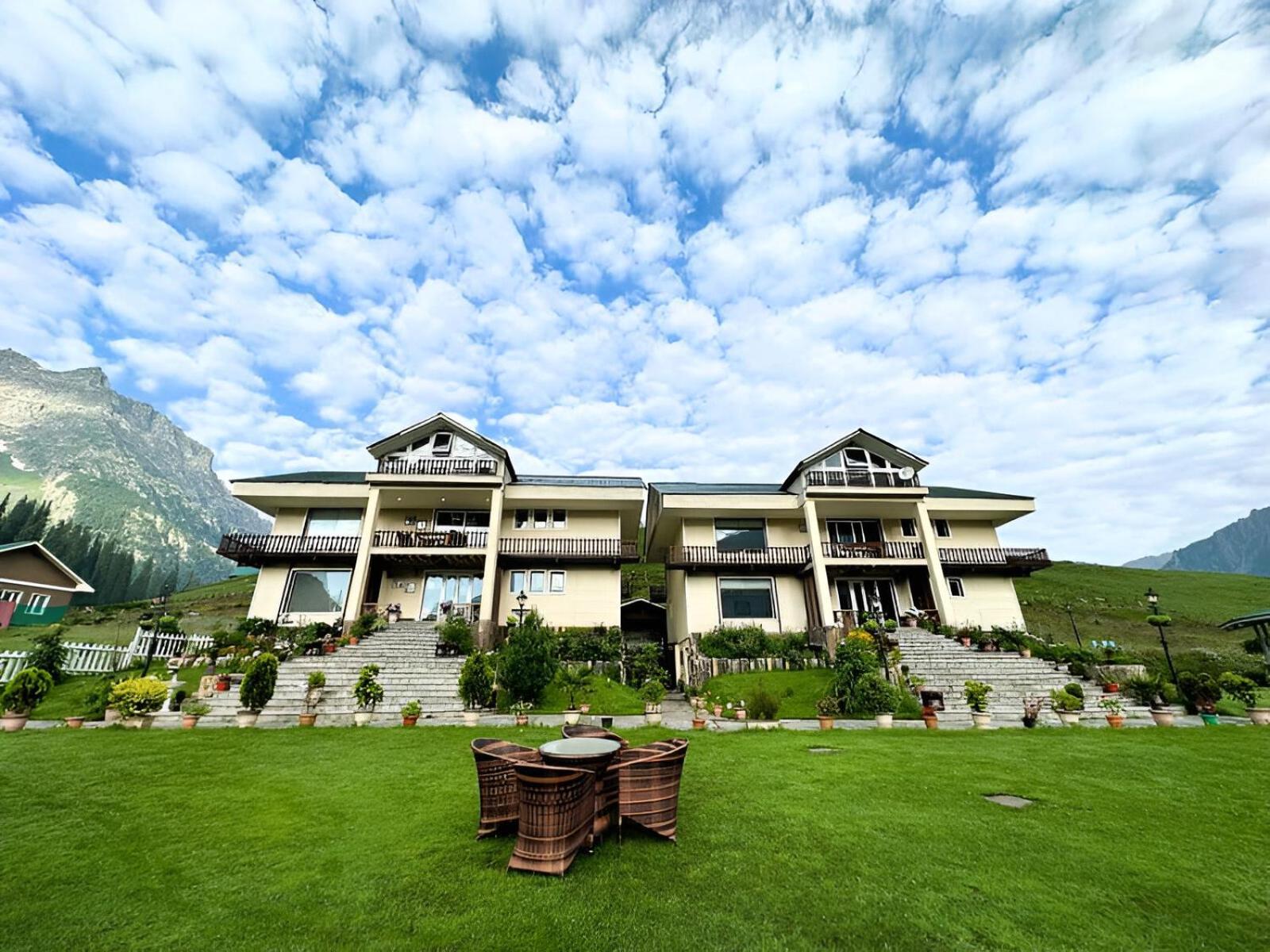 Golden Meadows Hotels & Resorts Sonāmarg Exterior foto
